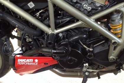 ธารนนทบุรี//ขาย ducati streetfighter 1100s ปี2012 สภาพนางฟ้า เครื่องดีมากท๊อกมาตามมือ ระบบไฟสมบูรณ์ทุกจุด ราคา 590,000 บาท ทะเบียนโอน