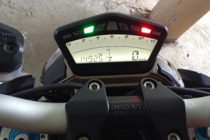 ธารนนทบุรี//ขาย ducati streetfighter 1100s ปี2012 สภาพนางฟ้า เครื่องดีมากท๊อกมาตามมือ ระบบไฟสมบูรณ์ทุกจุด ราคา 590,000 บาท ทะเบียนโอน