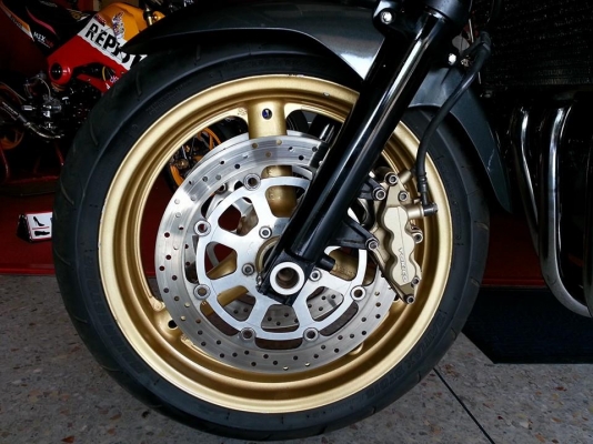 New!!--suzuki gsx1400 หัวฉีด รถสวยกริ๊บ ยาง-โซ่เสตอเพียบ สพม.แท้ สภาพพร้อมใช้เลย