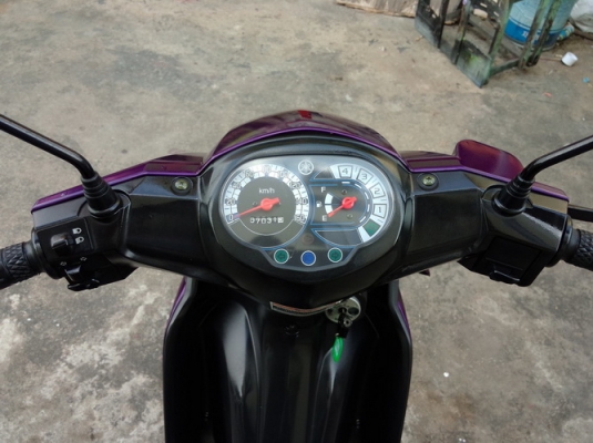 Spark 115i(สตาร์ทมือ) หัวฉีดประหยัดน้ำมัน สวยๆครับ