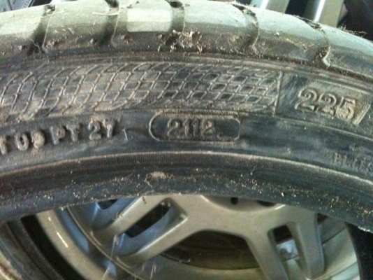 ขาย ยางขอบ225/40R18 ปี 12 ขาย  2000