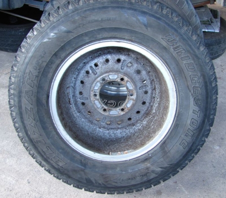 ล้ออะไหล่ลายหยดน้ำพร้อมยาง ขอบ 16 มาแล้วครับ ถูกๆ วงละ 2,000 บ.