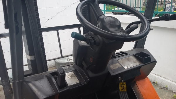 Toyota 02-7FD25 ฟอร์คลิฟท์ 2.5ตัน เครื่องยนต์ ดีเซล เสาสูง 3เมตร ติดต่อ 098-246-3778 น๊อค