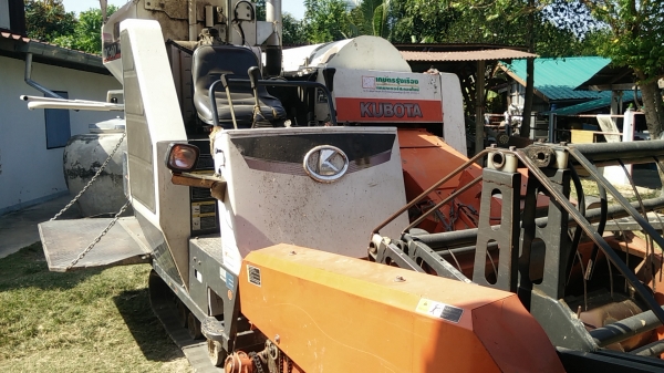 ด่วน!ขายรถเกี่ยวข้าวคูโบต้า Dc60plus+เล่มทะเบียน+ พร้อมพ่วงลาก ราคา 349000บาท