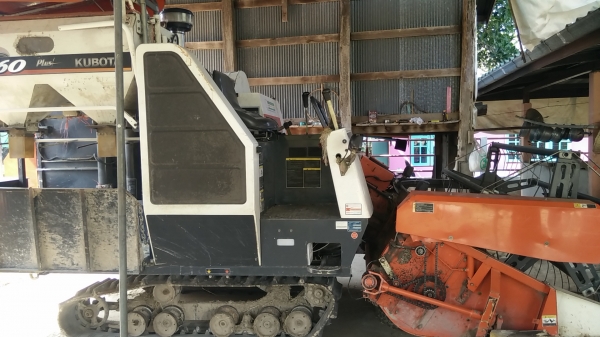 ด่วน!ขายรถเกี่ยวข้าวคูโบต้า Dc60plus+เล่มทะเบียน+ พร้อมพ่วงลาก ราคา 349000บาท