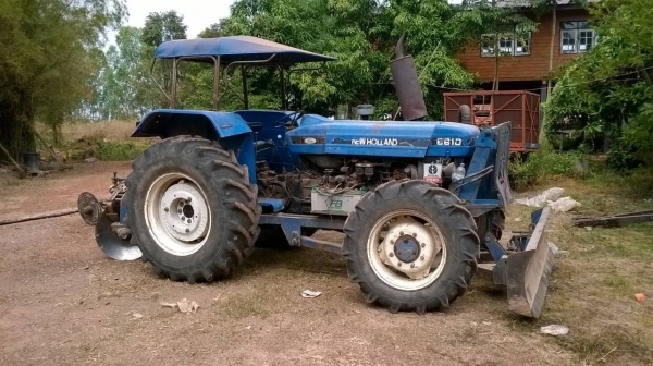 ขายรถไถ 2 เพลา Ford 6610 สภาพสวยพร้อมใช้ เอกสารเล่มทะเบียนครบ ยางเต็ม แถมผานดันหน้า และผาน 6 ราคาต่อรองได้ครับ