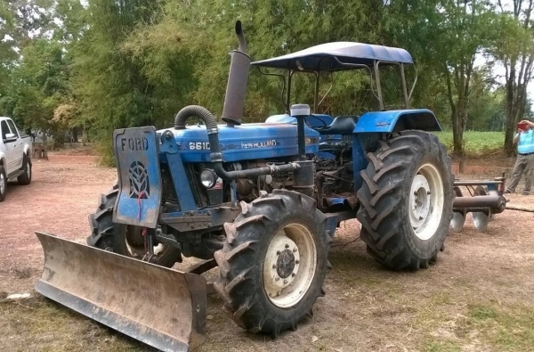 ขายรถไถ 2 เพลา Ford 6610 สภาพสวยพร้อมใช้ เอกสารเล่มทะเบียนครบ ยางเต็ม แถมผานดันหน้า และผาน 6 ราคาต่อรองได้ครับ