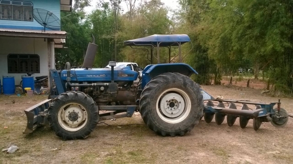 ขายรถไถ 2 เพลา Ford 6610 สภาพสวยพร้อมใช้ เอกสารเล่มทะเบียนครบ ยางเต็ม แถมผานดันหน้า และผาน 6 ราคาต่อรองได้ครับ