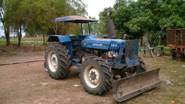 ขายรถไถ 2 เพลา Ford 6610 สภาพสวยพร้อมใช้ เอกสารเล่มทะเบียนครบ ยางเต็ม แถมผานดันหน้า และผาน 6 ราคาต่อรองได้ครับ