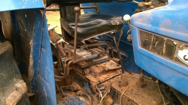 ขายรถไถ 2 เพลา Ford 6610 สภาพสวยพร้อมใช้ เอกสารเล่มทะเบียนครบ ยางเต็ม แถมผานดันหน้า และผาน 6 ราคาต่อรองได้ครับ