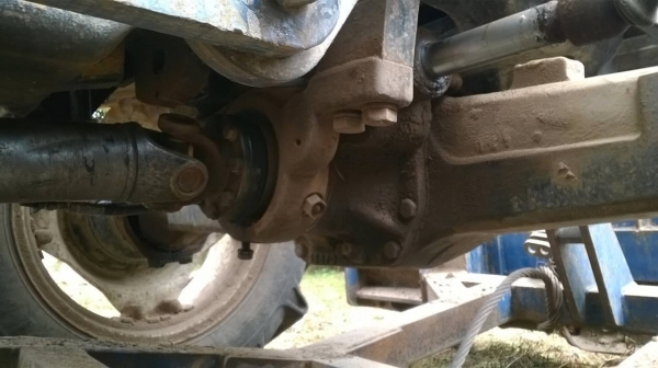 ขายรถไถ 2 เพลา Ford 6610 สภาพสวยพร้อมใช้ เอกสารเล่มทะเบียนครบ ยางเต็ม แถมผานดันหน้า และผาน 6 ราคาต่อรองได้ครับ