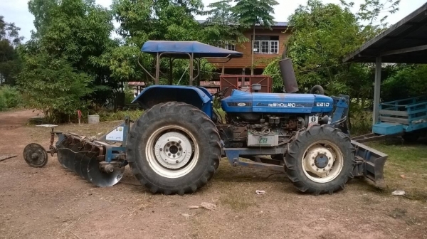 ขายรถไถ 2 เพลา Ford 6610 สภาพสวยพร้อมใช้ เอกสารเล่มทะเบียนครบ ยางเต็ม แถมผานดันหน้า และผาน 6 ราคาต่อรองได้ครับ