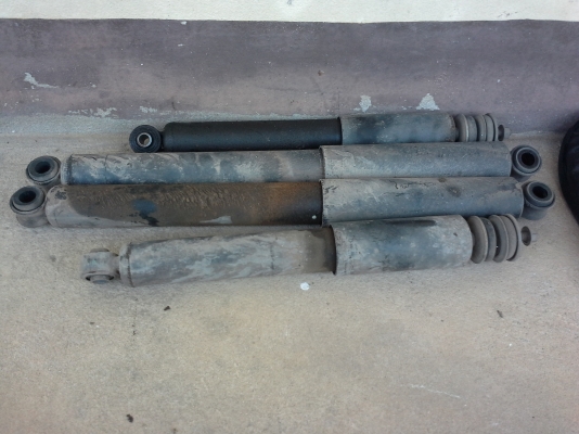 ขายโช้ค ดีแม็ค ไฮเลนเดอร์ ตามสภาพใว้เป็นอะไหล่ใช้งาน1000-/ชุด