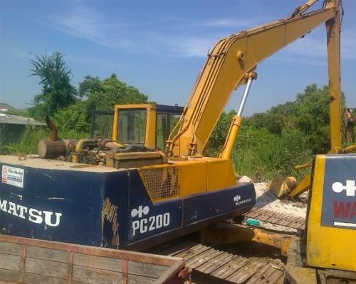 KOMATSU PC220LC-3