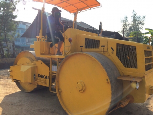 ขายด่วนรถบด3ล้อเหล็ก SAKAI R2 พร้อมใช้งาน