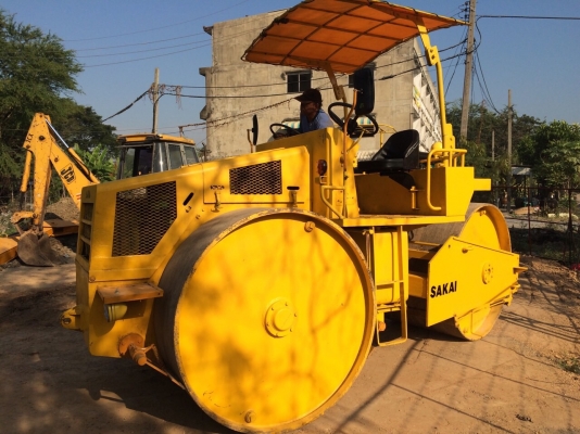 ขายด่วนรถบด3ล้อเหล็ก SAKAI R2 พร้อมใช้งาน