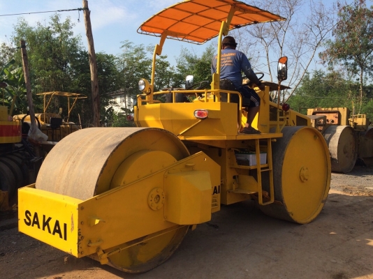 ขายด่วนรถบด3ล้อเหล็ก SAKAI R2 พร้อมใช้งาน