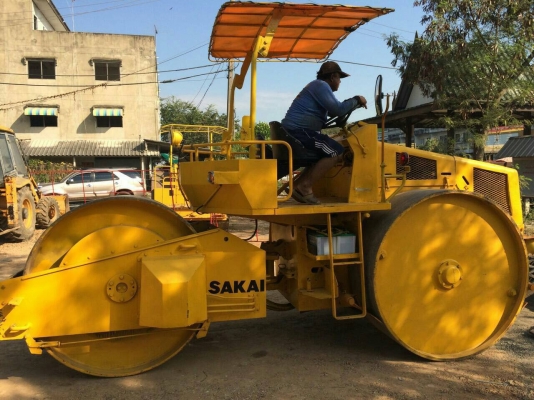 ขายด่วนรถบด3ล้อเหล็ก SAKAI R2 พร้อมใช้งาน