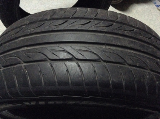ยาง maxxis 225/45/18 ปี12 ดอกลึกๆ 1 คู่