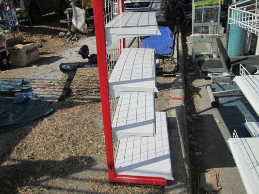 มีเชลหรือชั้น  วางของ  แข็งแรง   มีทั้งคู่  ทั้งเดี่ยว  ราคาถูกๆๆ