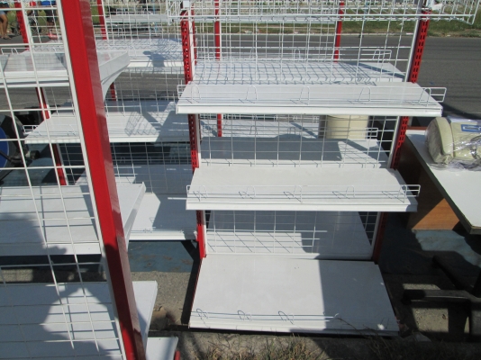 มีเชลหรือชั้น  วางของ  แข็งแรง   มีทั้งคู่  ทั้งเดี่ยว  ราคาถูกๆๆ