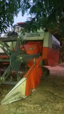 ขายรถเกี่ยวนวดข้าว kubota dc60 Plus  พร้อมเทเลอร์