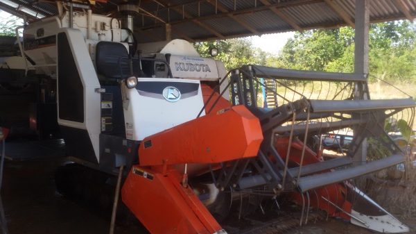 ขายรถเกี่ยวนวดข้าว kubota dc60 Plus พร้อมเทเลอร์ ขายรถเกี่ยวนวดข้าว kubota dc60 Plus พร้อมเทเลอร์