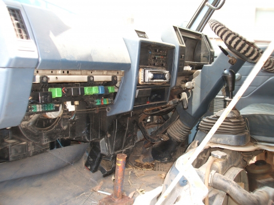 ขายรถบรรทุกหกล้อ อีซูซุ เครื่องยนต์ 110 แรงม้า เครื่องดี คัตซีสวย สภาพดีพร้อมใช้งาน พร้อมโอน