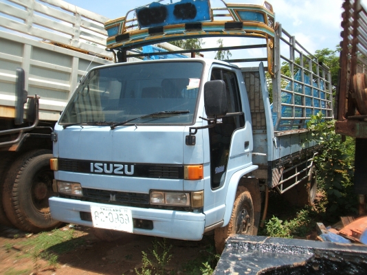 ขายรถบรรทุกหกล้อ อีซูซุ เครื่องยนต์ 110 แรงม้า เครื่องดี คัตซีสวย สภาพดีพร้อมใช้งาน พร้อมโอน