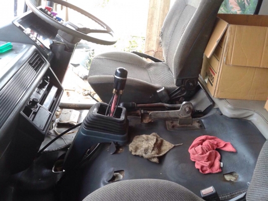 ขายรถบรรทุกสิบล้อดัมพ์ MITSUBISHI TURBO ซีเรียล 1,xxx 2 เพลา กระบะดัมพ์โคราช