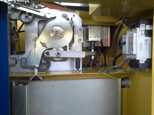 เครื่องรัดกล่องอัตโนมัติ ขายดั๊มราคา 50,000 บาท StraPack Model : SQ-8S นำเข้าจากญี่ปุ่นซื้อมาใหม่ไม่ได้ใช้งาน เครื่องรัดกล่องอัตโนมัติ ขายดั๊มราคา 50,000 บาท StraPack Model : SQ-8S นำเข้าจากญี่ปุ่นซื้อมาใหม่ไม่ได้ใช้งาน