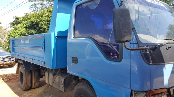 ISUZU NPR   ขายไปราชบุรีแล้วค่ะ