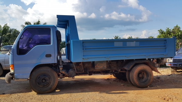 ISUZU NPR   ขายไปราชบุรีแล้วค่ะ