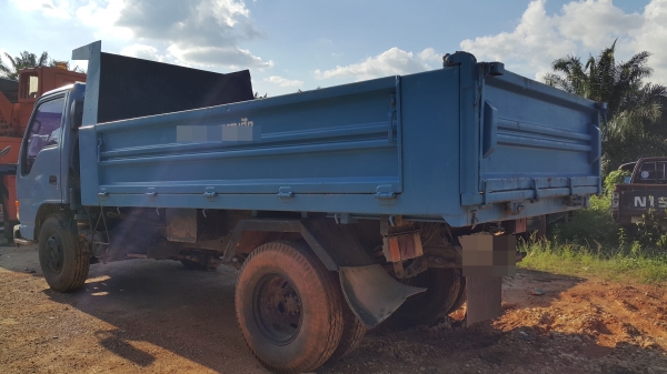 ISUZU NPR   ขายไปราชบุรีแล้วค่ะ