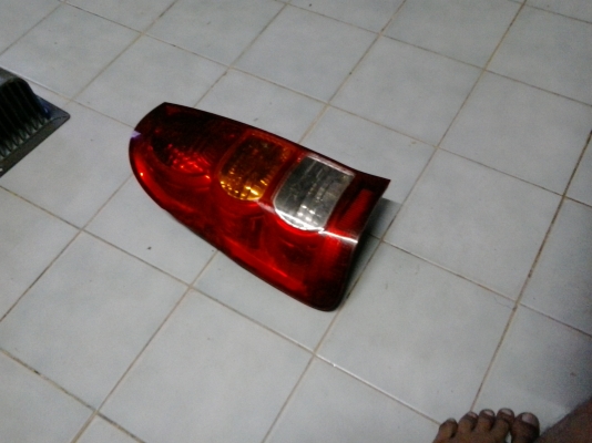 ขายไฟท้าย vigo 300 ฿ พอ ขายไฟท้าย vigo 300 ฿ พอ