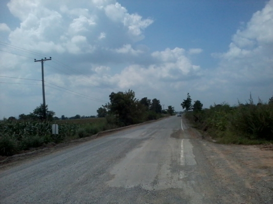 ขายด่วนที่ดินใกล้ทางหลวง  51- 3 -77 ไร่  ติดทางสาธารณะ ราคา 450,000 บาทต่อไร่ (อ.สีคิ้ว)