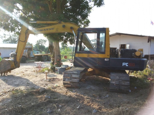 รถบรรทุก ISUZU หน้ายาว และ แมคโคร PC100 2 คันราคา 730,000 บ.