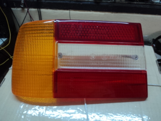 ไฟท้าย 2002เหลี่ยม(ไฟรอโอนครับ) โลโก้2002