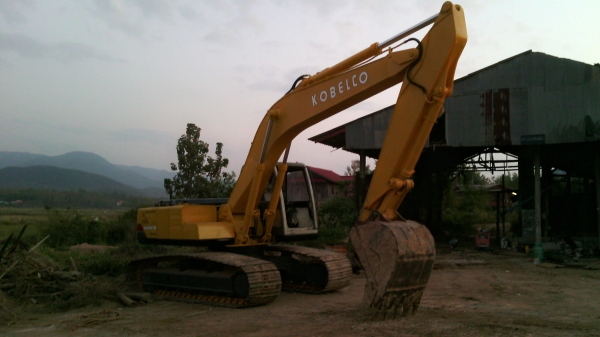 kobelco 200 sk07 mark 2  YN 6085  ( ไม่มีเล่ม ) เจ้าของขายเอง  ต่อรองได้ 080-1253450
