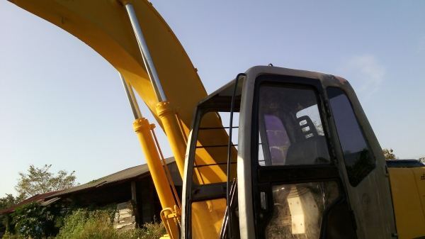 kobelco 200 sk07 mark 2  YN 6085  ( ไม่มีเล่ม ) เจ้าของขายเอง  ต่อรองได้ 080-1253450