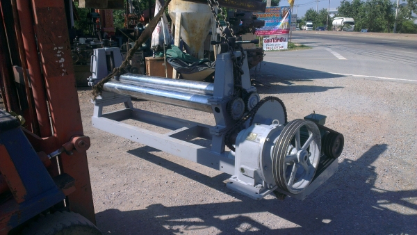 Sell> ขายเครื่องม้วนเหล็กแผ่น หน้ากว้าง 5 ฟุต ม้วนหนา 6 มิล หัวเครื่องติดลูกดัดแป็ปได้ด้วย มอเตอร์ 3 เฟส พร้อมใช้งานครับ