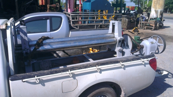 Sell> ขายเครื่องม้วนเหล็กแผ่น หน้ากว้าง 5 ฟุต ม้วนหนา 6 มิล หัวเครื่องติดลูกดัดแป็ปได้ด้วย มอเตอร์ 3 เฟส พร้อมใช้งานครับ