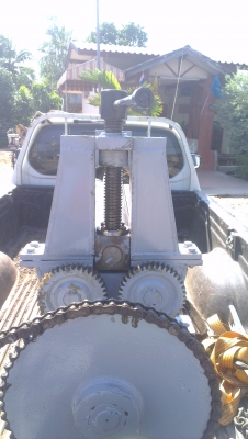 Sell> ขายเครื่องม้วนเหล็กแผ่น หน้ากว้าง 5 ฟุต ม้วนหนา 6 มิล หัวเครื่องติดลูกดัดแป็ปได้ด้วย มอเตอร์ 3 เฟส พร้อมใช้งานครับ