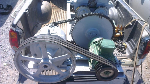 Sell> ขายเครื่องม้วนเหล็กแผ่น หน้ากว้าง 5 ฟุต ม้วนหนา 6 มิล หัวเครื่องติดลูกดัดแป็ปได้ด้วย มอเตอร์ 3 เฟส พร้อมใช้งานครับ