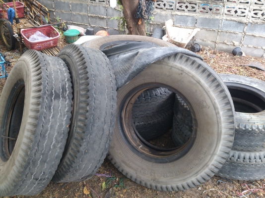 ขายยางบริสโตน 1000-20 พร้อมยางในยางรอง ปี14 จำนวน 8 เส้น/ละ1300