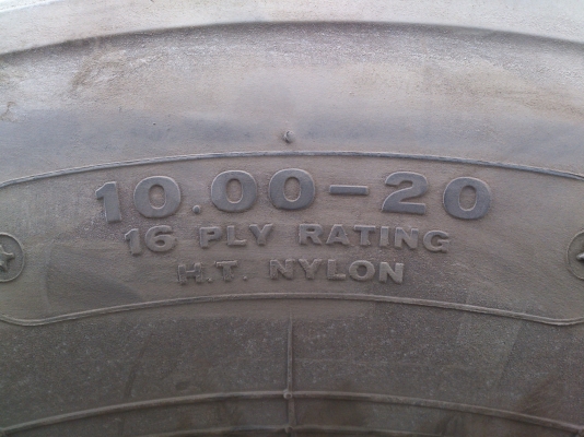 ขายยางบริสโตน 1000-20 พร้อมยางในยางรอง ปี14 จำนวน 8 เส้น/ละ1300