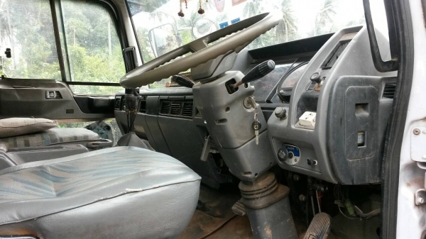 ขายรถหัวลากหางโลเบท HINO หัว FL1J คัสซี HH341-11180 ใส่เครื่อง 320 แรงม้า หางโลเบทพนัส 2 เพลา ราคา 950000