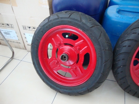 ขายล้อแม็ก+ยาง KSR ตัวเก่า สีแดง สภาพดี คับ ราคา 1000 บาท