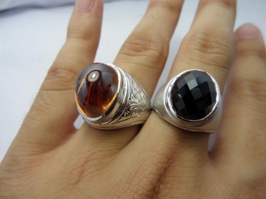 แหวนเงินแท้พลอยนิลแท้