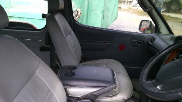 ขายรถตู้หลังคาสูง เครือง3.0 ดีเซล ปี03 ขายถูก